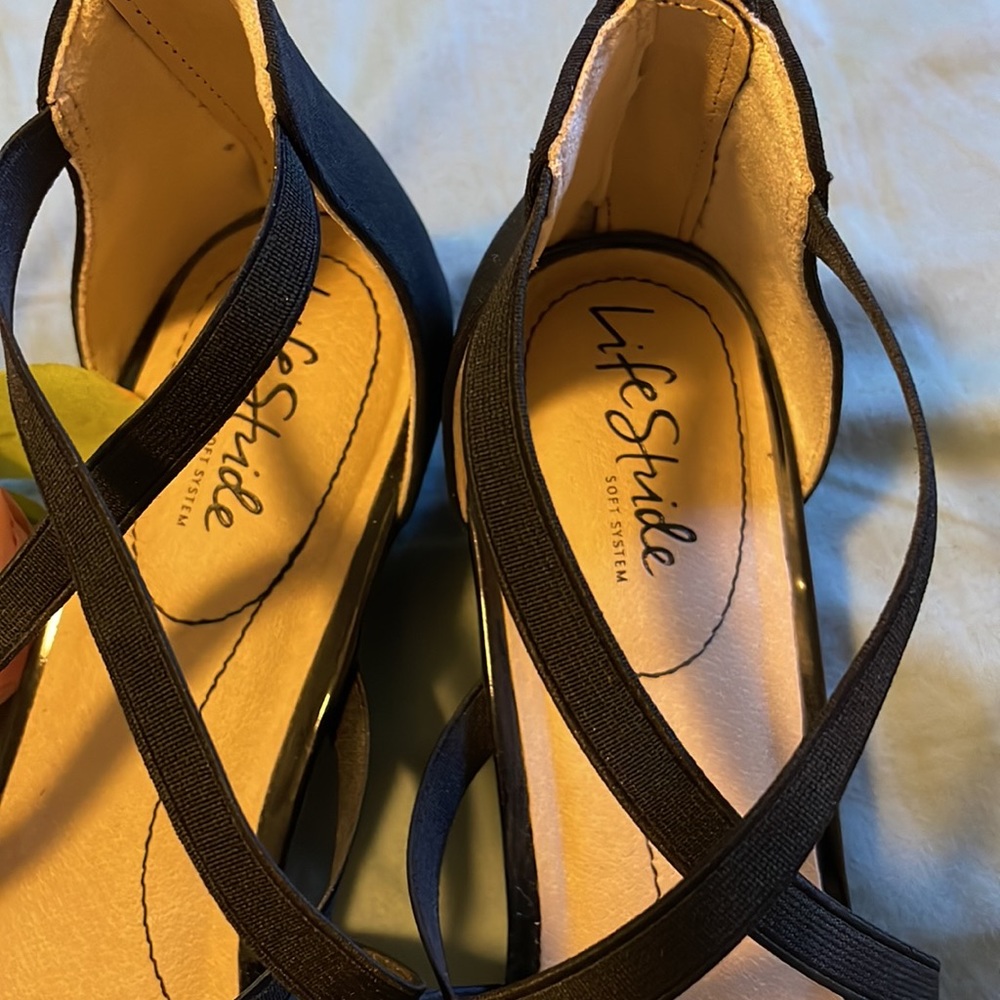 Like New LIFESTRIDE Yolanda Strappy Sandals, Black Fabric, 11M - Picture 3 of 11